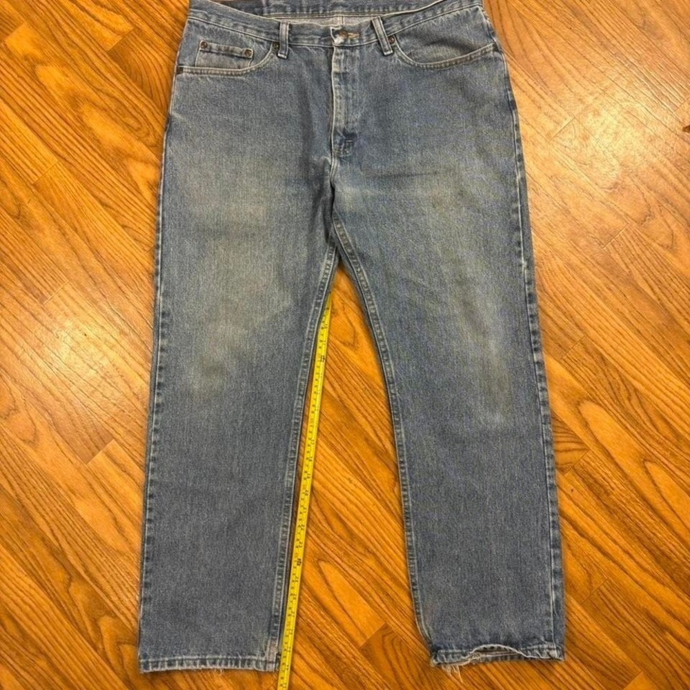 Wrangler blue denim jeans with a relaxed fit size 36x30